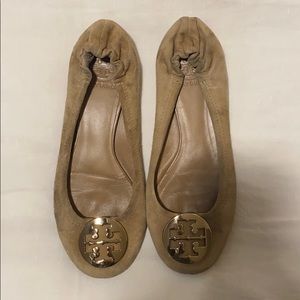 Khaki suede Tory Burch flats